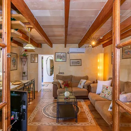 Casa Baix Holiday home *