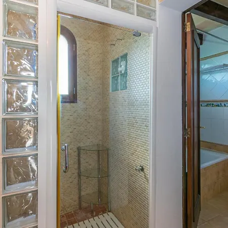Casa Baix Holiday home *