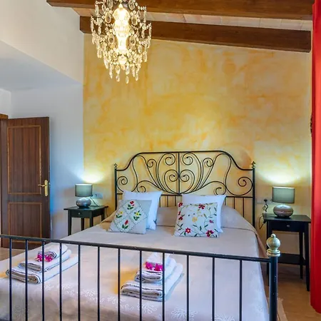 Casa Baix Holiday home *